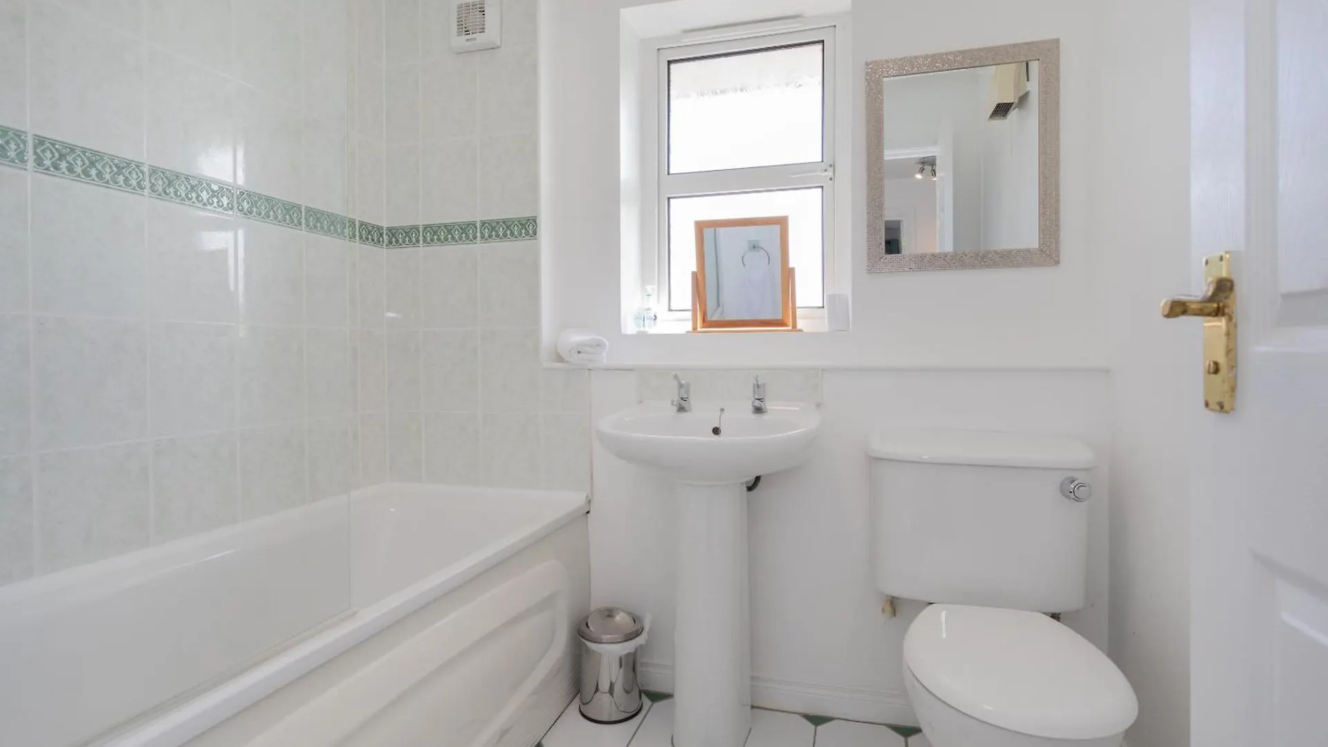 Appartamento Ardenlee - Stylish 3 Bed Apt Close To City, Parking And Wifi Belfast Regno Unito